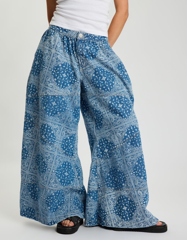 ONE TEASPOON - Daddios Low Waist Super Wide Leg Denim Jeans - Aegean Paisley Blue