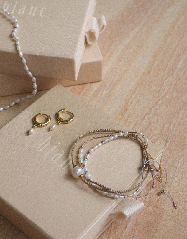 Bianc - Clam Earrings