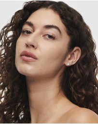 MAC - Studio Radiance Serum-Powered Foundation - NC17.5