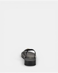 GUESS - Candry Logo Flip Flop Sandals