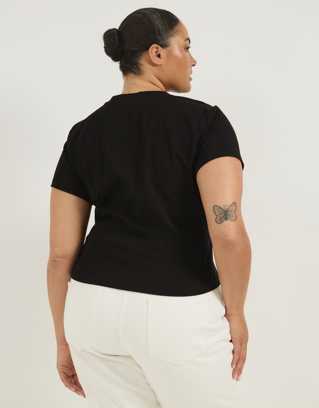 Atmos&Here Curvy - Nova High V-Neck Baby Tee