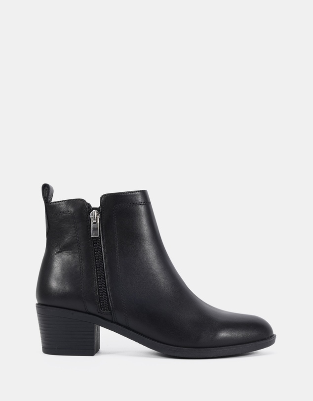 Clarks - Fienna Black