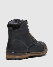 Uncut - Marlboro Boots