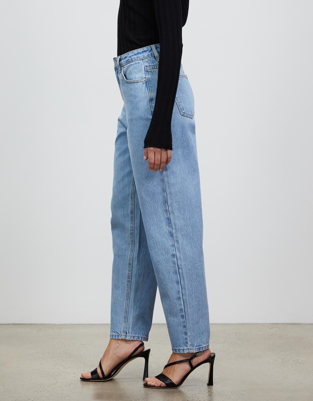 Minima Esenciales - Osa High-Rise Barrel Leg Jeans