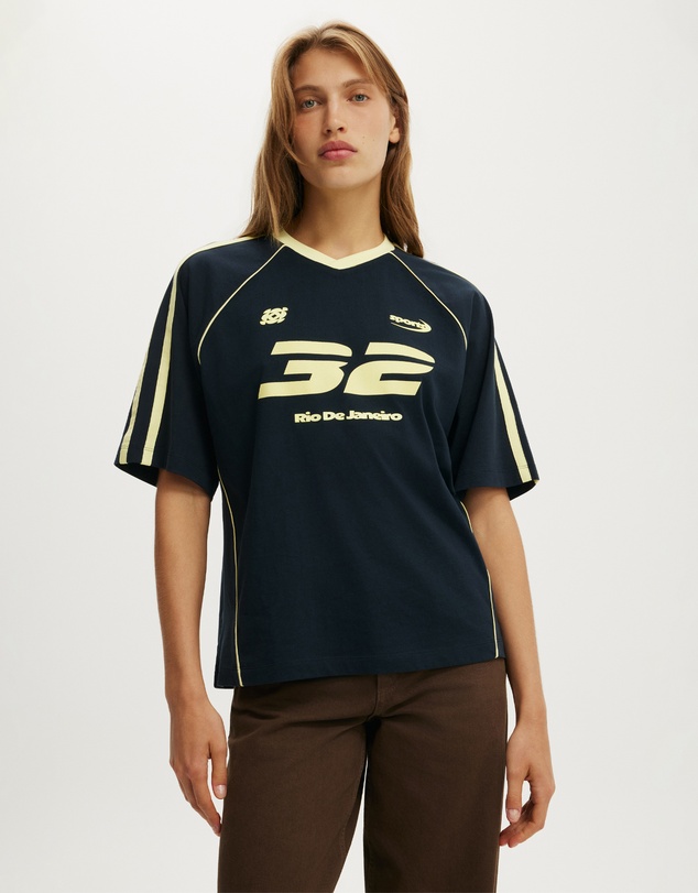 Cotton On - V-Neck Oversized Raglan Graphic Tee