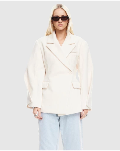 Lioness - Heart Shaped Coat - ICONIC EXCLUSIVE