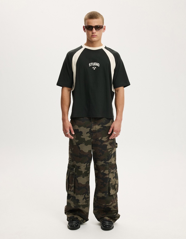 Cotton On - Cropped Fit Graphic T-Shirt