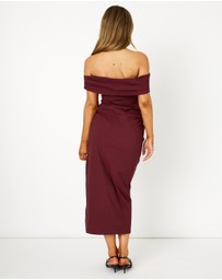 Dazie - Syrreal Ruched Off Shoulder Midi Cocktail Dress