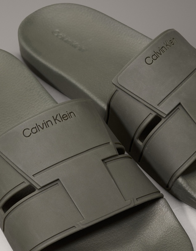 Calvin Klein - Embossed Logo Slides