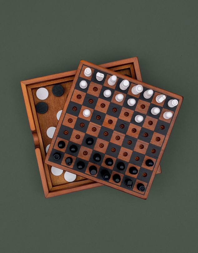 Luckies - Iron & Glory - Chess & Checkers
