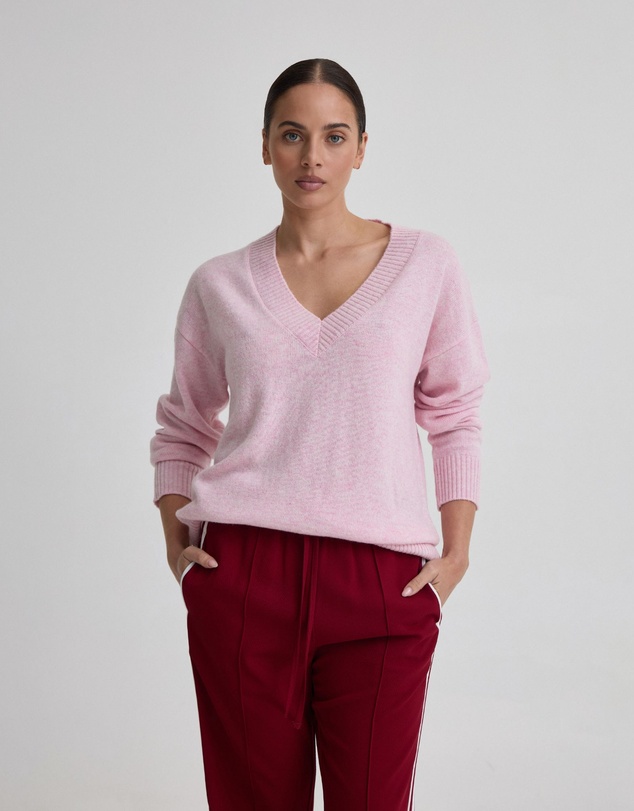 Oxford - Astrid V Neck