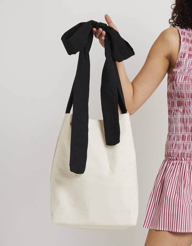 Alice In The Eve - Bow Tote