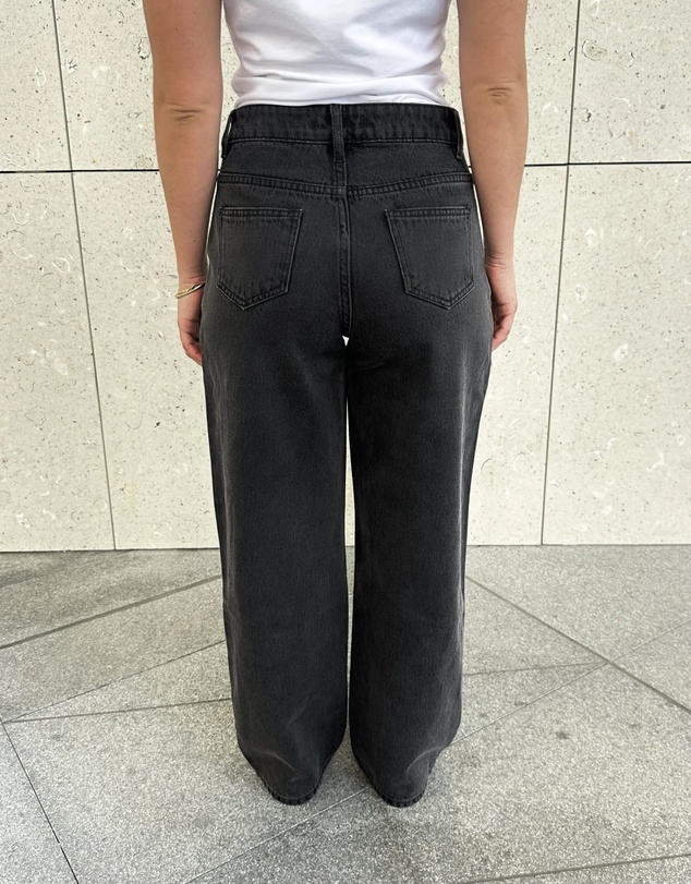 Calli - Petite Wilder Jeans