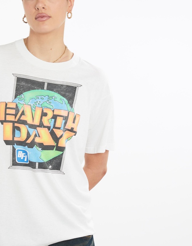 Vintage by The Real Deal - Pre Loved - Vintage 90s Earth Day Tee