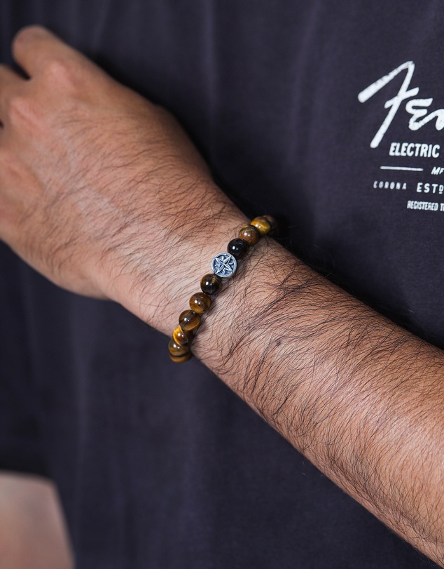 Kuzzoi - ICONIC EXCLUSIVE - Tiger's Eye Bead Bracelet with 925 Silver Compass