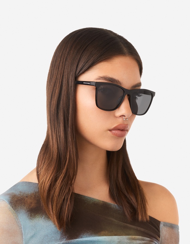 Hawkers Co - Hawkers - Wave - polarized black dark  Sunglasses for Men and Women Polarized