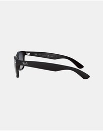 Ray-Ban - New Wayfarer Classic Polarised RB2132
