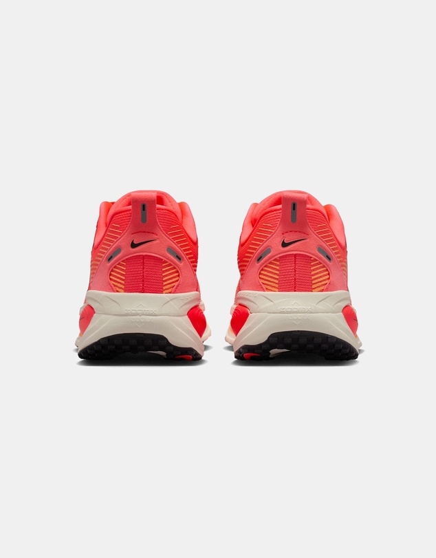 Nike - Vomero 18 - Women's