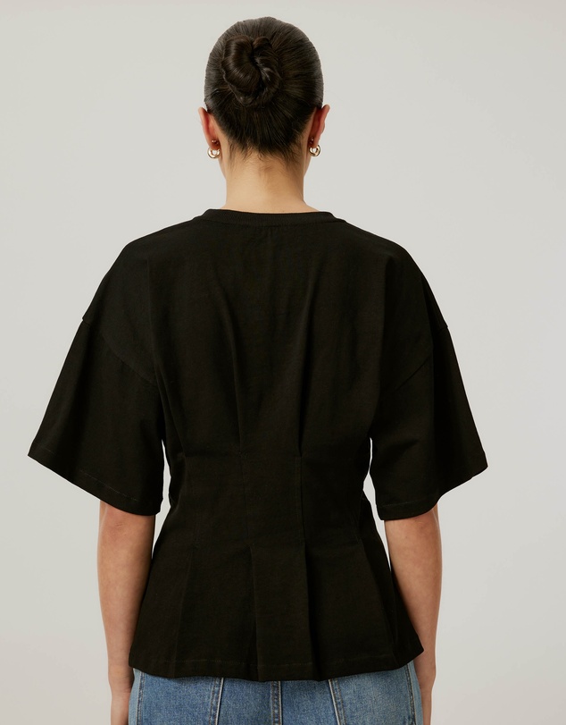 Calli - Tucked T-Shirt