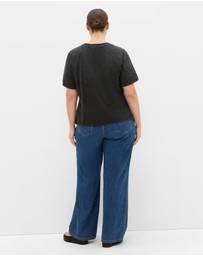 City Chic - Plus size Wild Beauty Tee - black acid wash