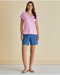 Betty Basics - Tracy V-Neck Tee