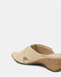Vionic - Leticia Wedge Sandal - Semolina