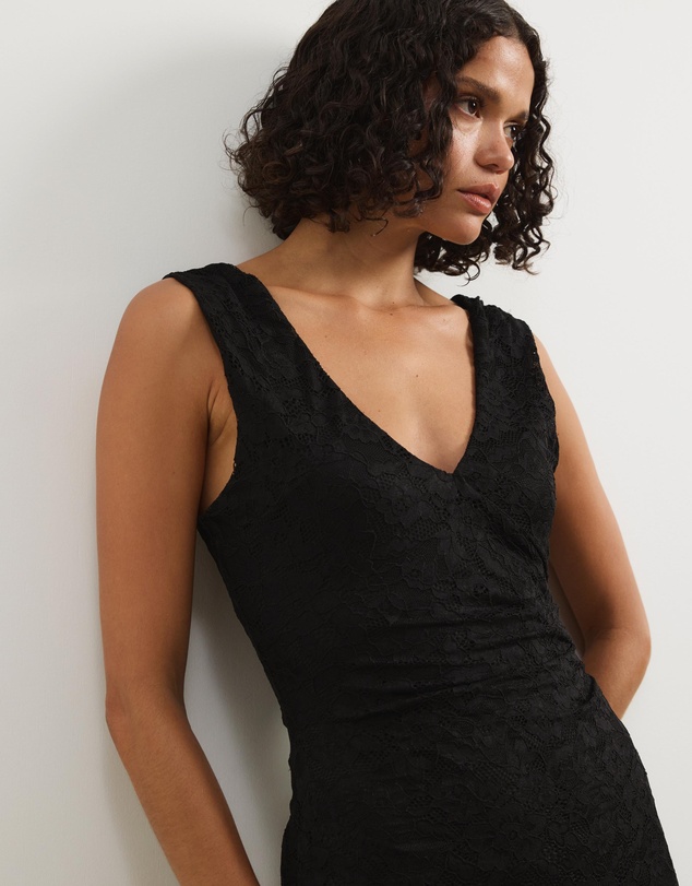Atmos&Here - Nessi V-Neck Lace Midi Dress