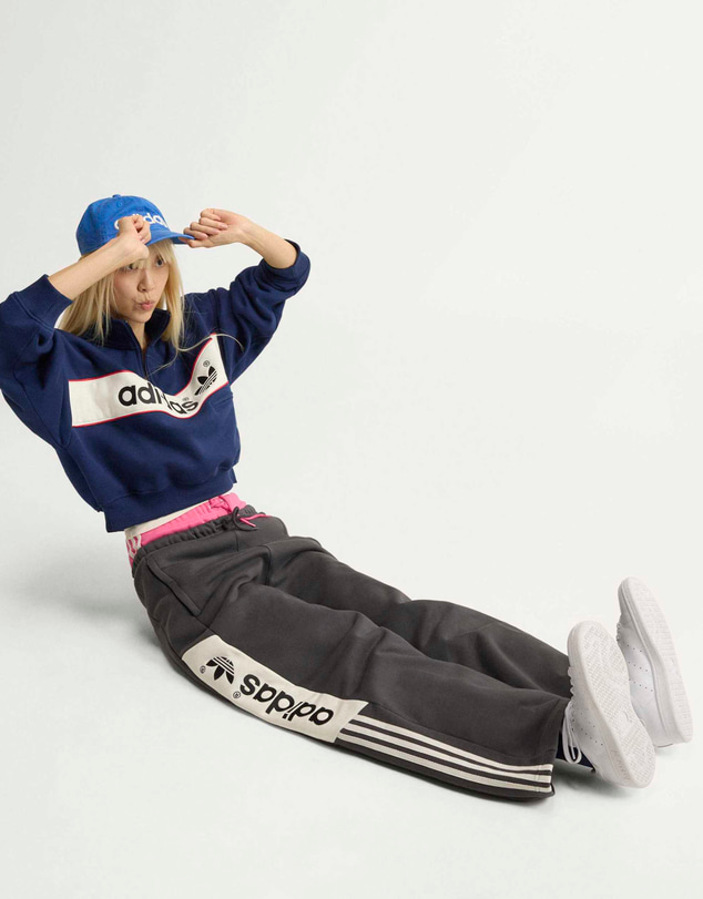 adidas Originals - adiSignature NY Quarter Zip Sweatshirt Womens