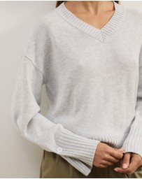 Atmos&Here - April Classic V-Neck Knit Jumper