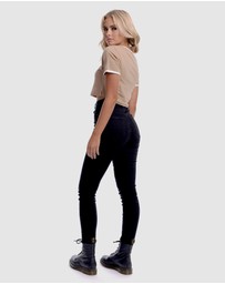 DVNT - Dead Ringer Crop