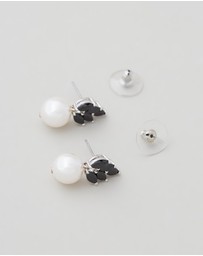 Stephanie Browne - Bocheron Pearl Earrings