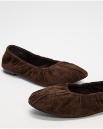 Atmos&Here - Amber Round Toe Suede Ballet Flats