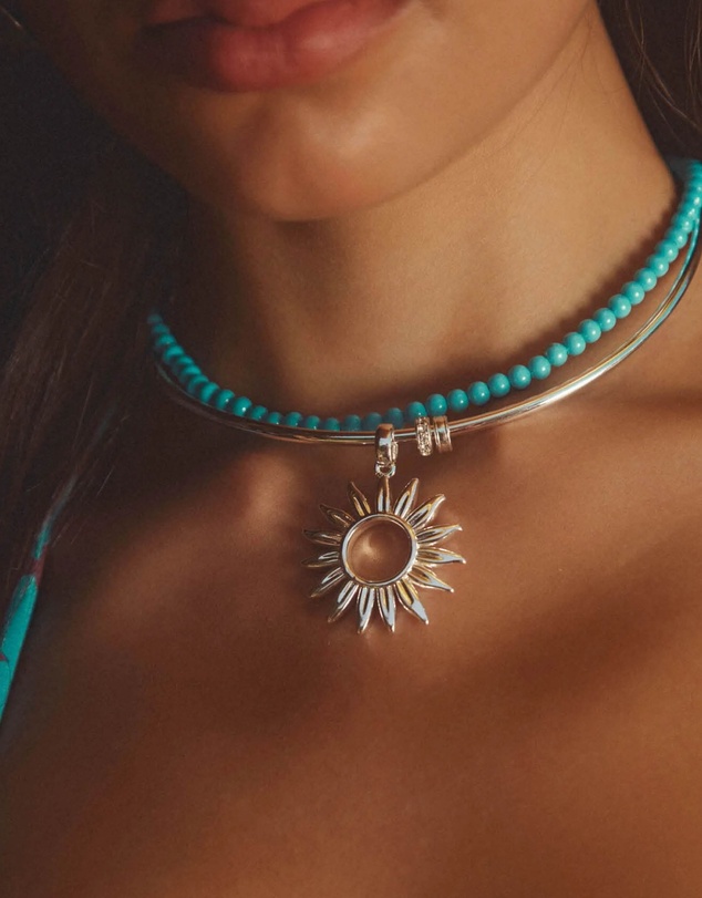 Emma Pills - Desert heat Chocker