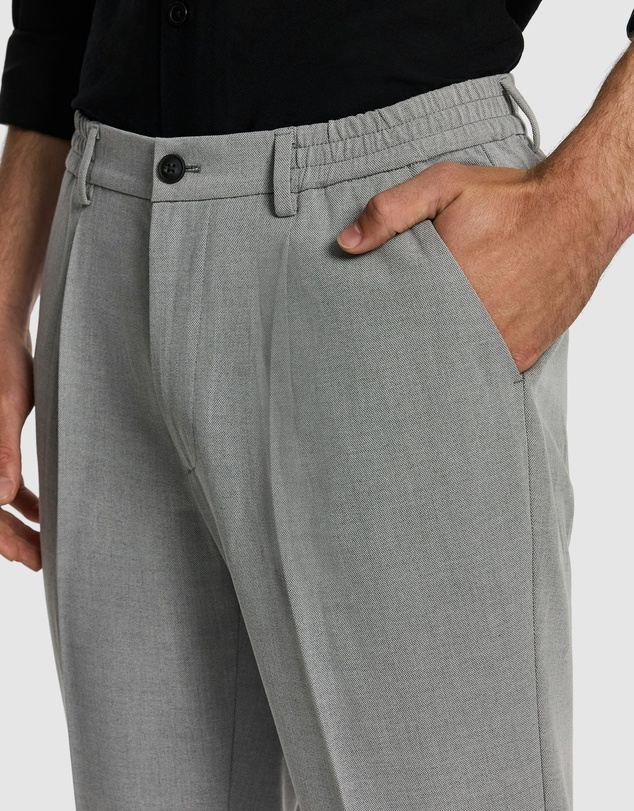 yd. - Motion Slim Cropped Chino