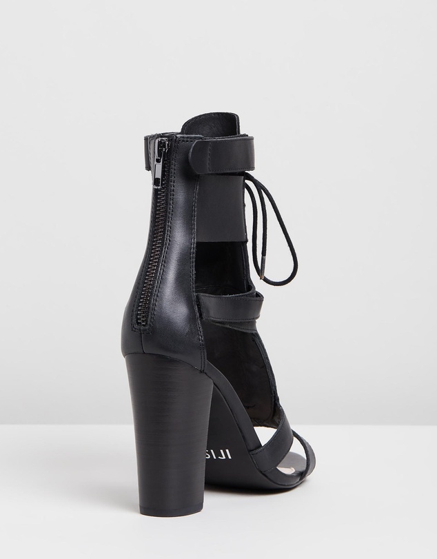 IRIS Footwear - Robin