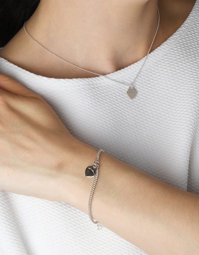 Von Treskow - Fine necklace with VT flat heart