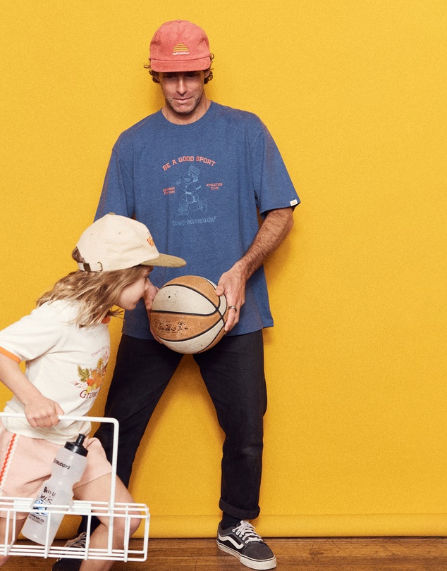 Banabae - Keep On Running Adults Tee - Navy