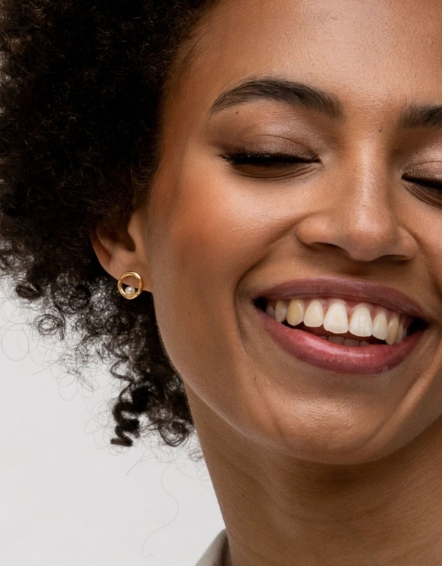 Dower & Hall - Women's Open Circle & White Pearl Waterfall Earrings In Gold Vermeil