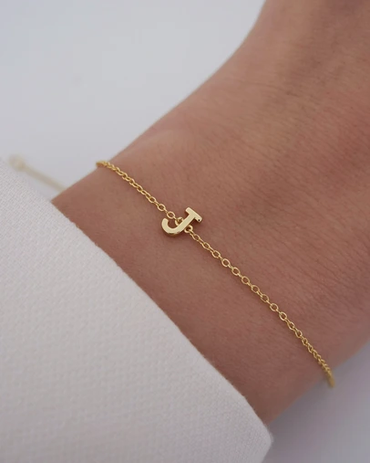 The Silver Collective - Petite A-Z Letter Bracelet Gold - J