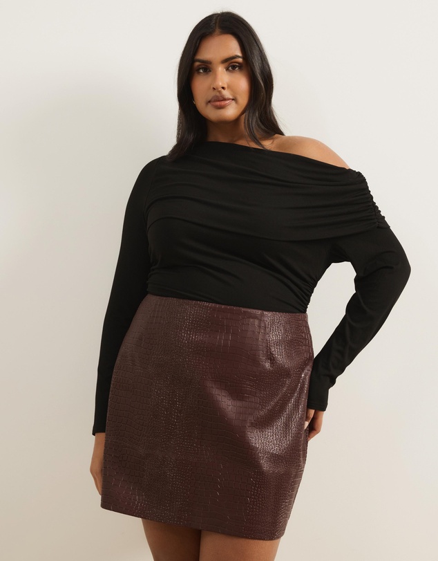 Atmos&Here Curvy - Nell One Shoulder Long Sleeve Top