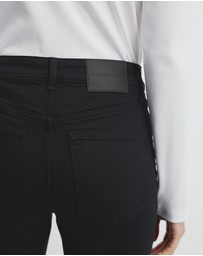 Country Road - High Rise Slim Jean
