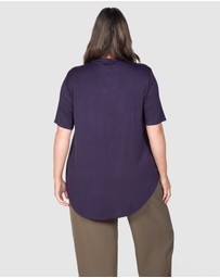 Love Your Wardrobe - Kelly Dipped Hem T-shirt