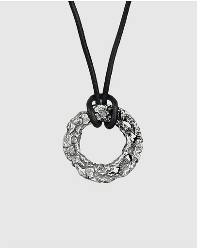Kuzzoi - Cracked Silver Circle Pendant Leather Necklace
