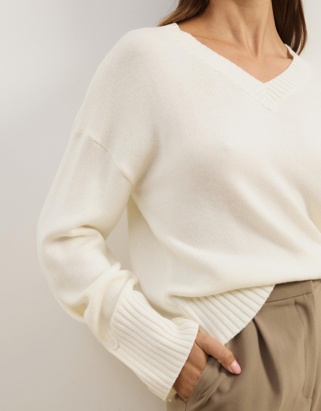 Atmos&Here - April Classic V-Neck Knit Jumper
