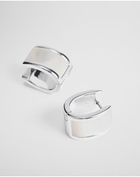Country Road - Ivy Huggie Earring