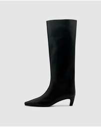 Brie Leon - Gwen Boot