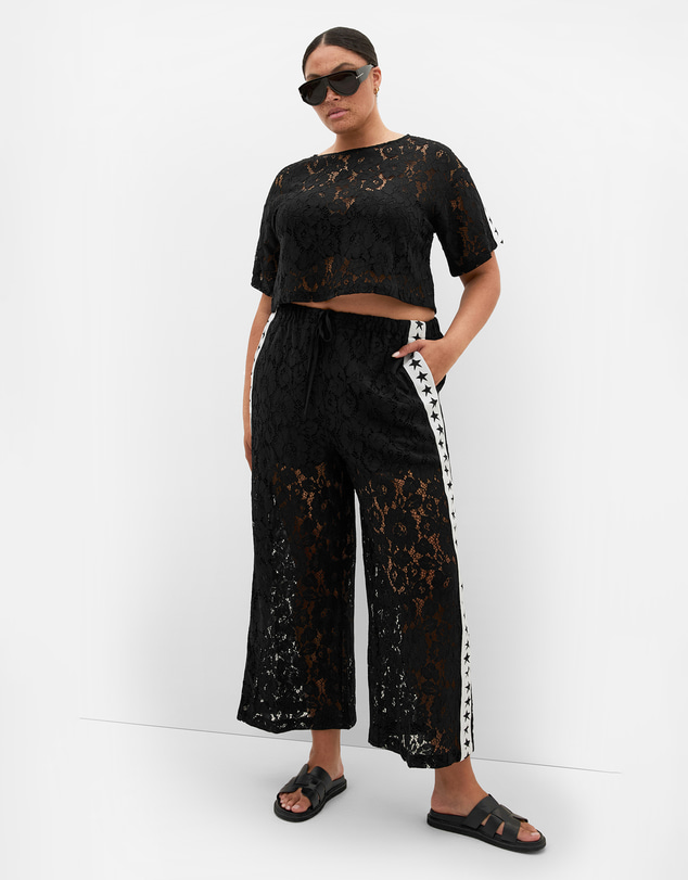 City Chic - Plus size Star Lace Crop Top - black