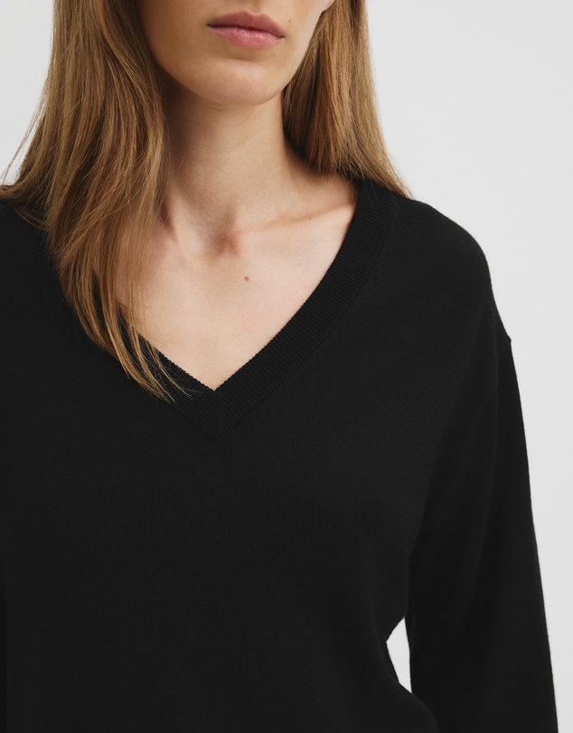 Country Road - Lightweight Merino Wool V-neck Knit
