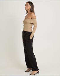 Alice In The Eve - Tully Off Shoulder Knit Top
