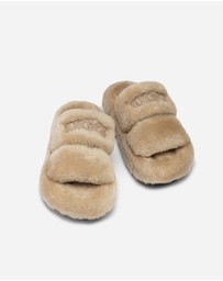Ozwear Connection Uggs - Ugg Signature Shearling Slippers